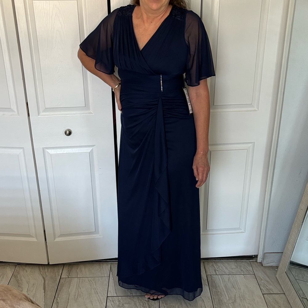 Elegant Navy Blue Evening Gown